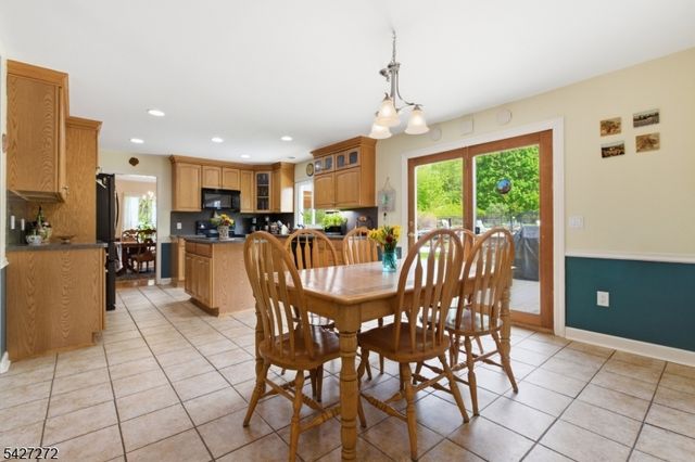 8 Sunshine Dr, Alexandria Twp., NJ 08867