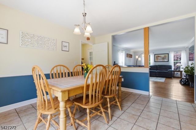 8 Sunshine Dr, Alexandria Twp., NJ 08867
