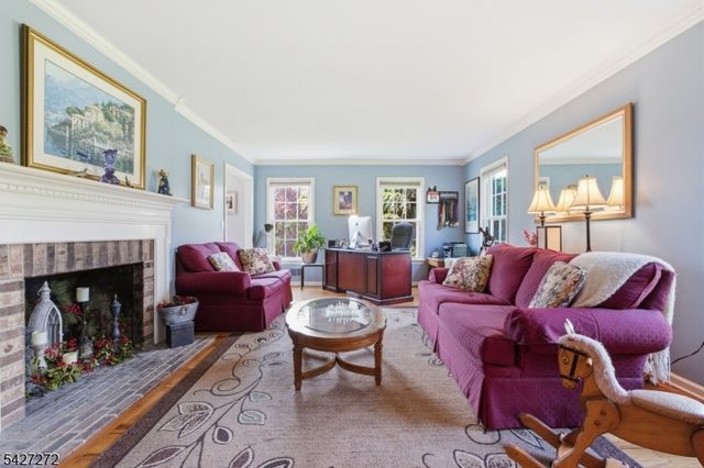 8 Sunshine Dr, Alexandria Twp., NJ 08867