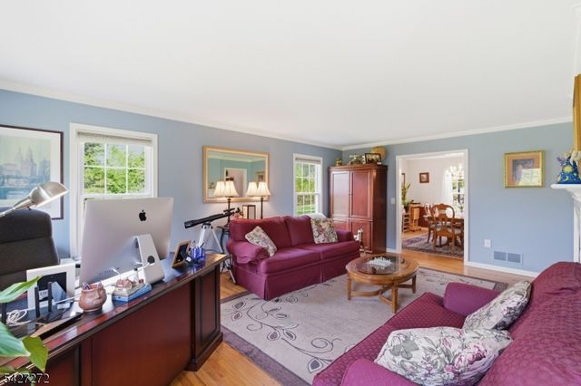 8 Sunshine Dr, Alexandria Twp., NJ 08867