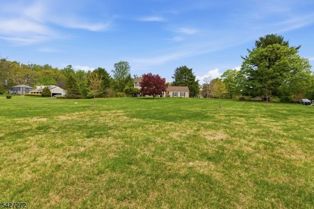 8 Sunshine Dr, Alexandria Twp., NJ 08867