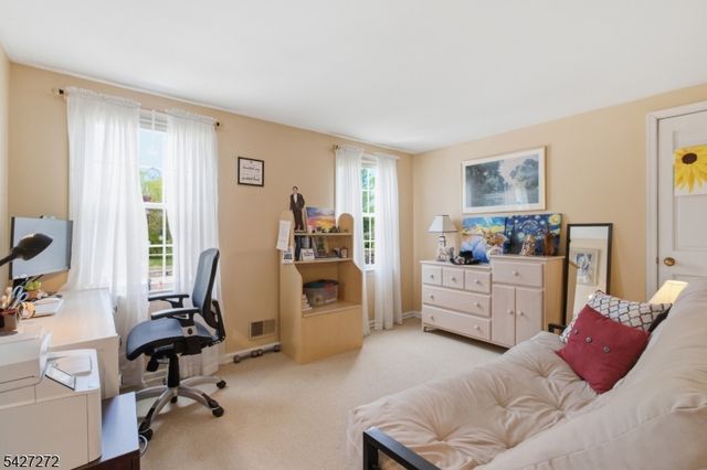 8 Sunshine Dr, Alexandria Twp., NJ 08867