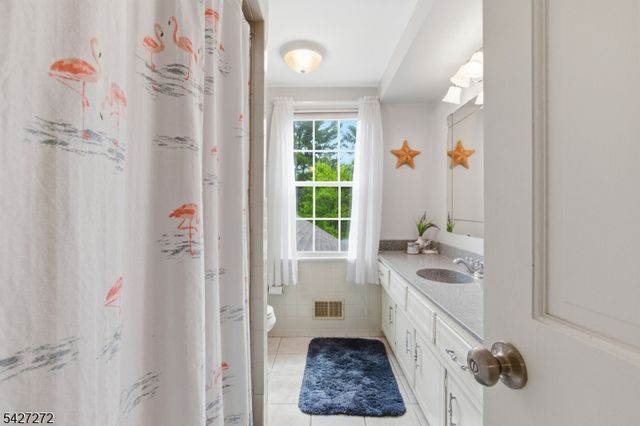 8 Sunshine Dr, Alexandria Twp., NJ 08867