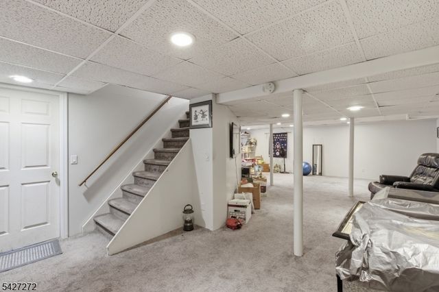8 Sunshine Dr, Alexandria Twp., NJ 08867