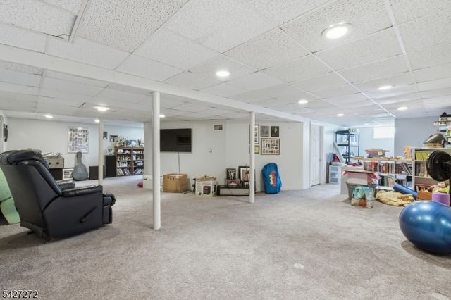 8 Sunshine Dr, Alexandria Twp., NJ 08867