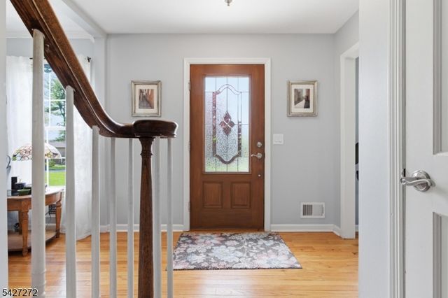 8 Sunshine Dr, Alexandria Twp., NJ 08867