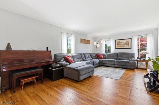 8 Sunshine Dr, Alexandria Twp., NJ 08867