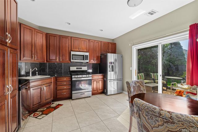 131 Constantine Way, Mount Sinai, NY 11766
