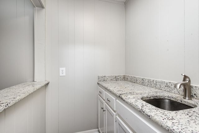 712 Springhill Drive, Hurst, TX 76054