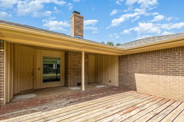 712 Springhill Drive, Hurst, TX 76054