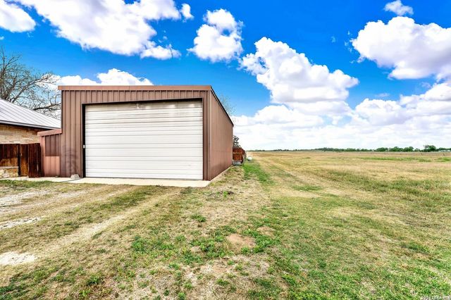 768 County Road 664, Devine, TX 78016