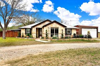 768 County Road 664, Devine, TX 78016