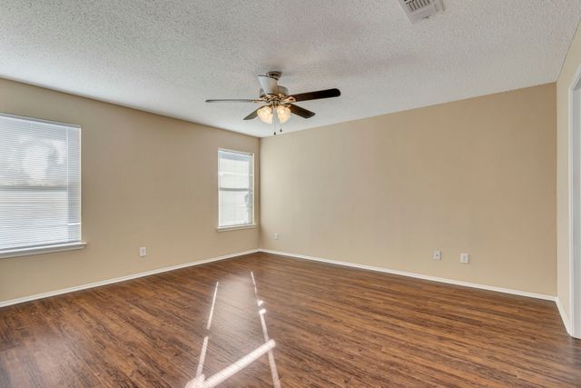 2920 Newport Avenue, Denton, TX 76209