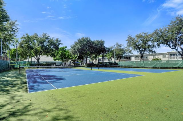 6469 BAY CLUB Drive 3, Fort Lauderdale, FL 33308
