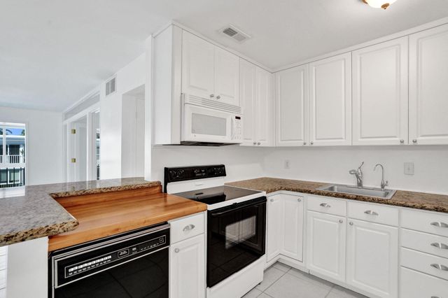 6469 BAY CLUB Drive 3, Fort Lauderdale, FL 33308