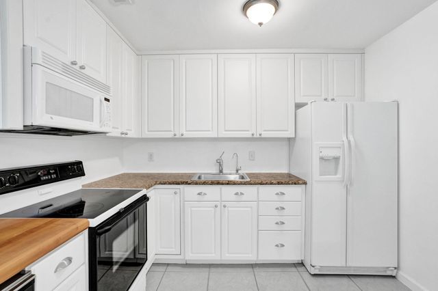 6469 BAY CLUB Drive 3, Fort Lauderdale, FL 33308