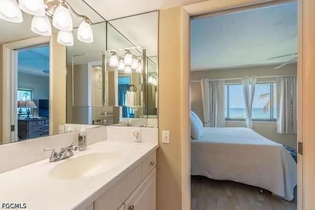 10475 Gulf Shore DR 122, Naples, FL 34108