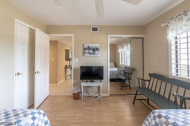 10475 Gulf Shore DR 122, Naples, FL 34108