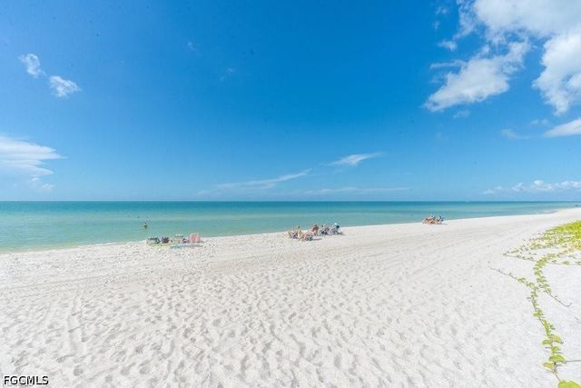 10475 Gulf Shore DR 122, Naples, FL 34108