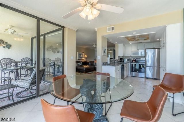 10475 Gulf Shore DR 122, Naples, FL 34108