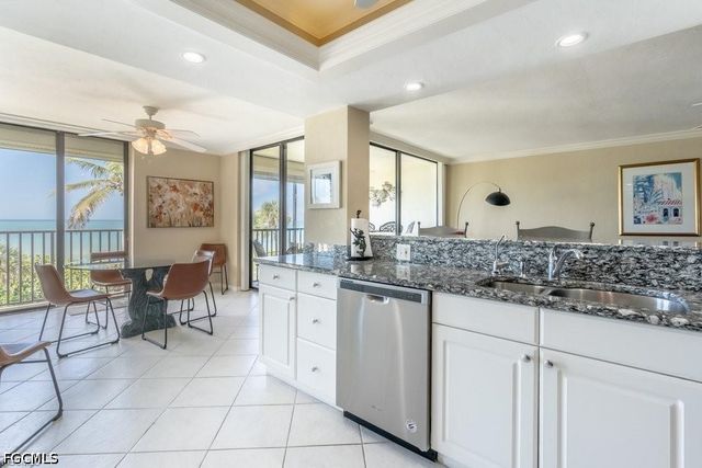 10475 Gulf Shore DR 122, Naples, FL 34108