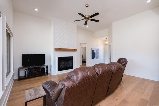 102 Red Crest Cove, Benton, AR 72015