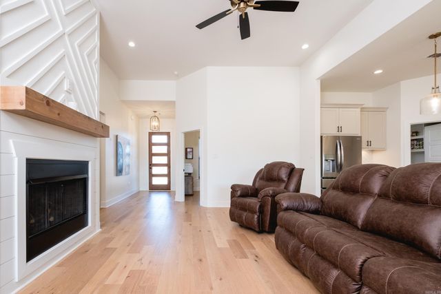 102 Red Crest Cove, Benton, AR 72015