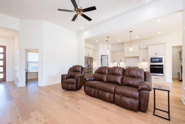 102 Red Crest Cove, Benton, AR 72015