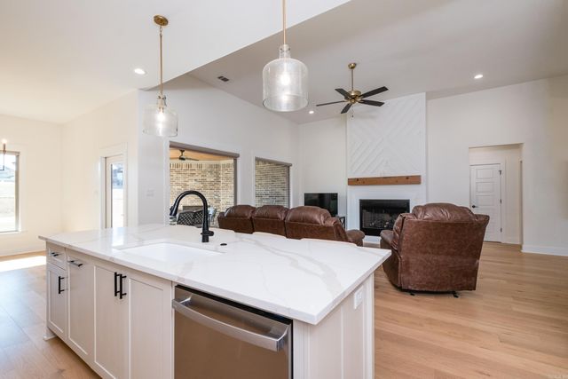 102 Red Crest Cove, Benton, AR 72015