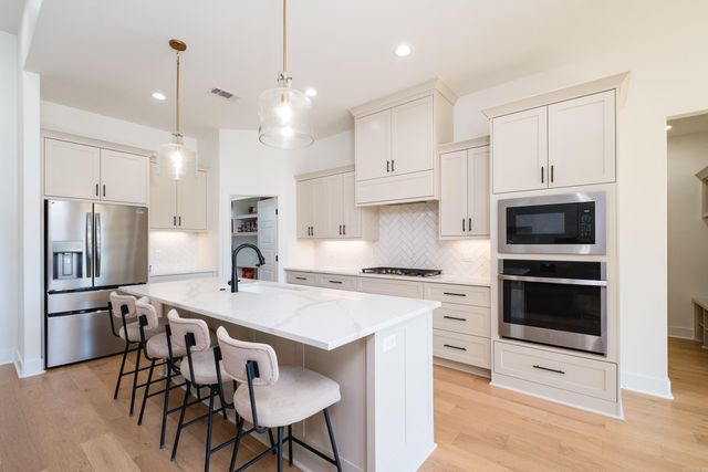 102 Red Crest Cove, Benton, AR 72015