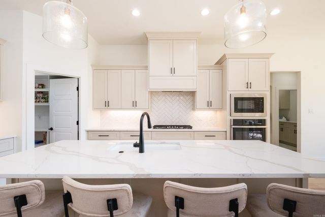 102 Red Crest Cove, Benton, AR 72015