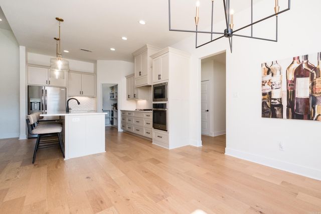 102 Red Crest Cove, Benton, AR 72015