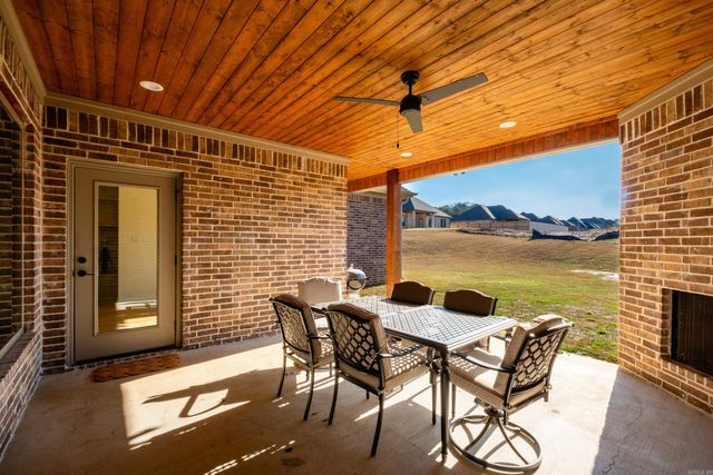 102 Red Crest Cove, Benton, AR 72015