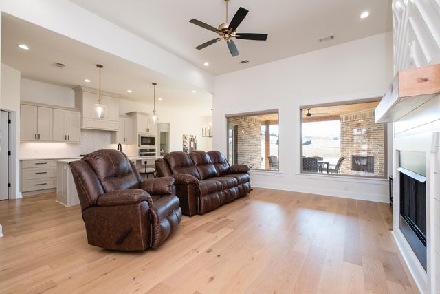 102 Red Crest Cove, Benton, AR 72015