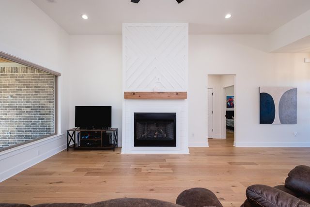 102 Red Crest Cove, Benton, AR 72015