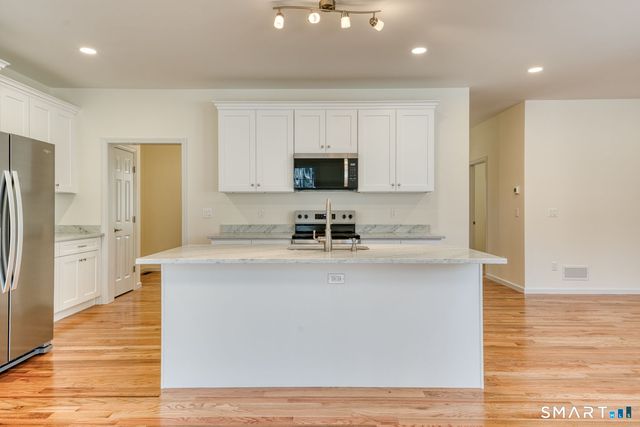 9 Sheffield Drive, Mansfield, CT 06250