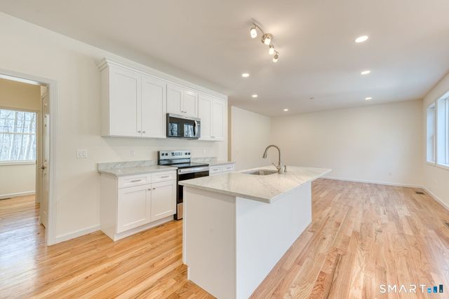 9 Sheffield Drive, Mansfield, CT 06250