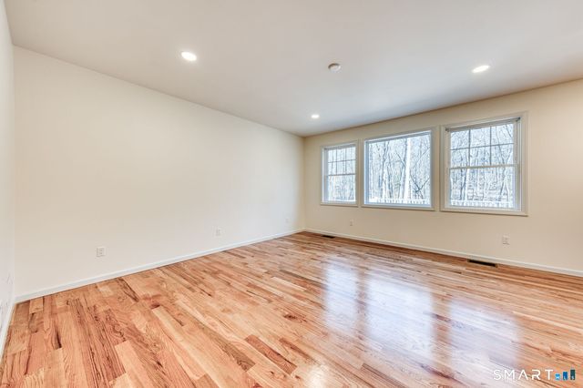 9 Sheffield Drive, Mansfield, CT 06250