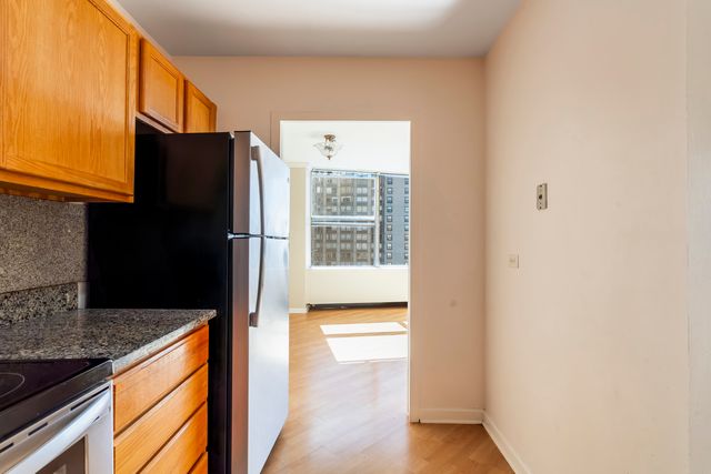 5757 N Sheridan Road 19D, Chicago, IL 60660