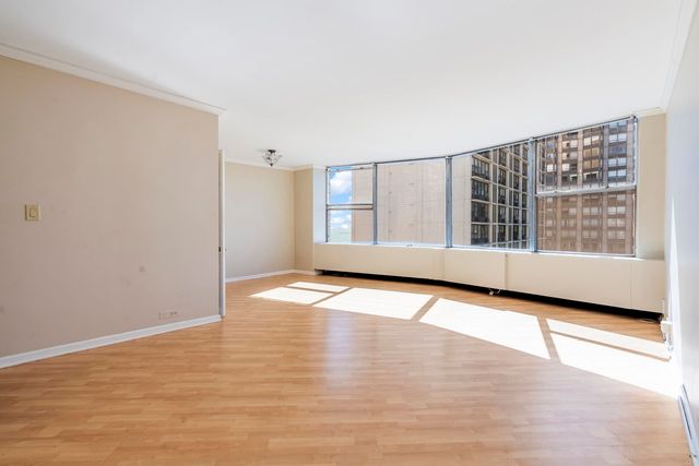 5757 N Sheridan Road 19D, Chicago, IL 60660