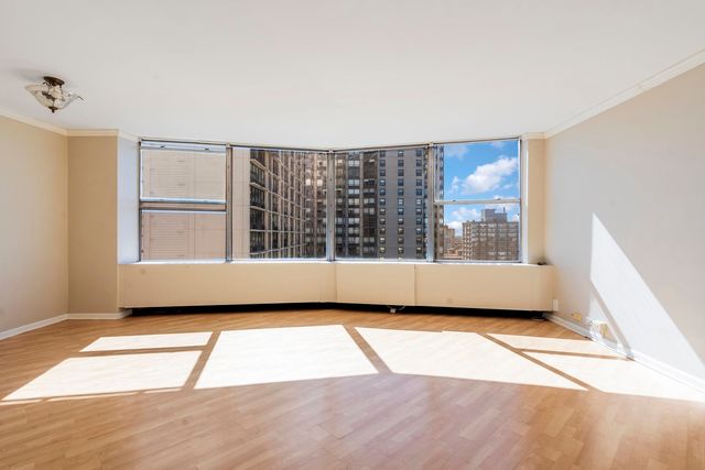 5757 N Sheridan Road 19D, Chicago, IL 60660