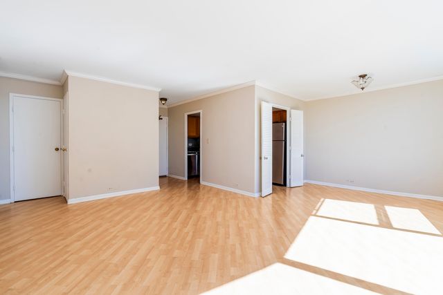 5757 N Sheridan Road 19D, Chicago, IL 60660