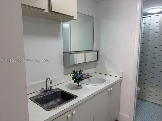 6980 NW 186th St 3-423A, Hialeah, FL 33015