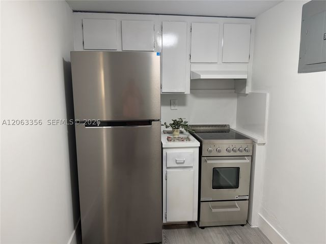 6980 NW 186th St 3-423A, Hialeah, FL 33015