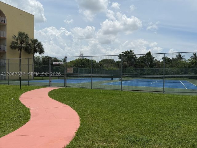 6980 NW 186th St 3-423A, Hialeah, FL 33015