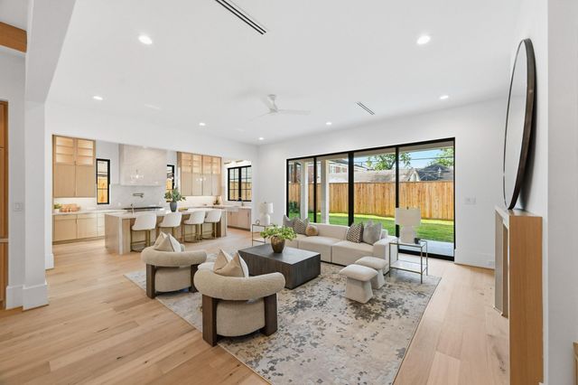 1642 Norfolk Street, Houston, TX 77006
