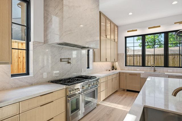 1642 Norfolk Street, Houston, TX 77006