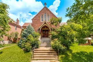 701 Dover Place, St Louis, MO 63111