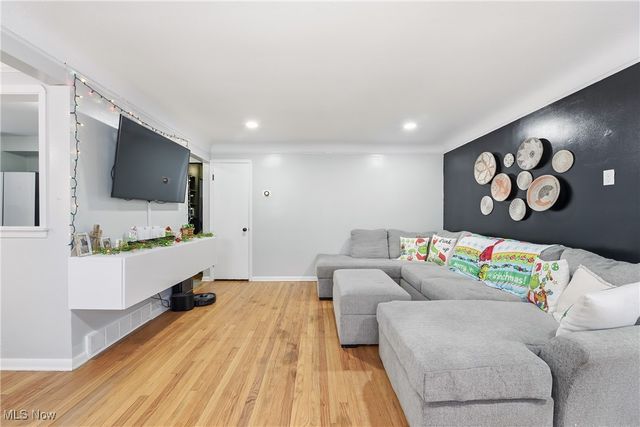 14205 Highlandview Avenue, Cleveland, OH 44135