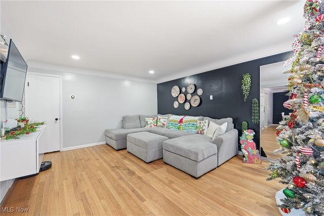 14205 Highlandview Avenue, Cleveland, OH 44135